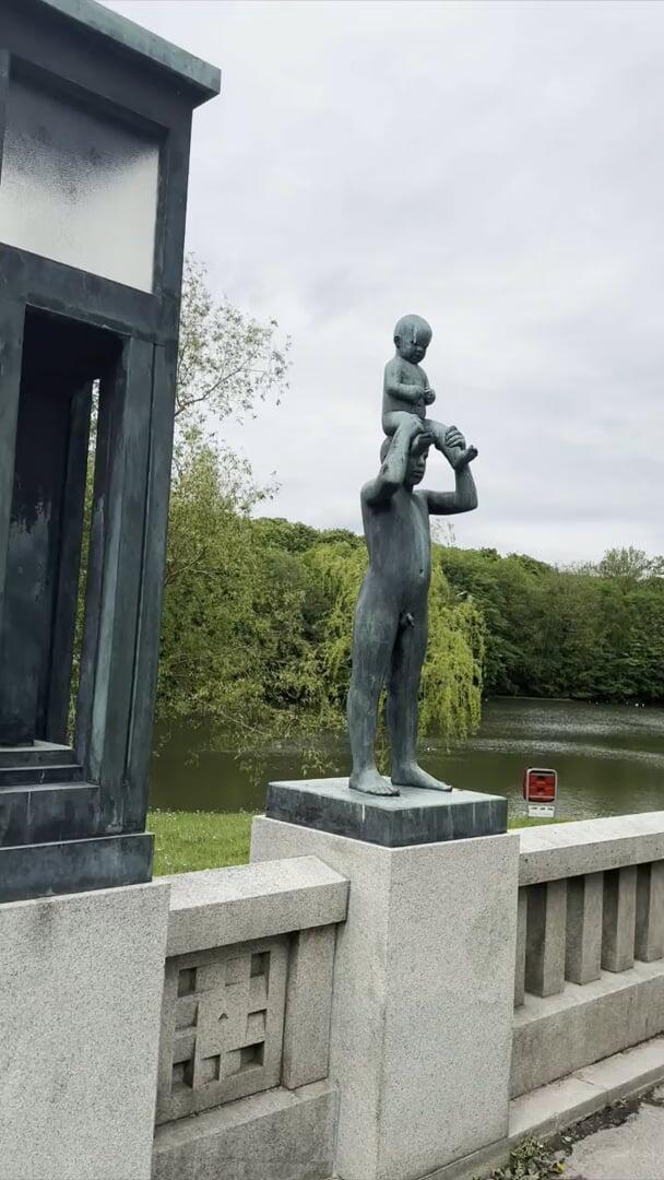STATUES2